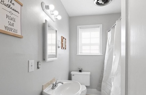 Red Bank House | Forget your worries in this spacious and serene space