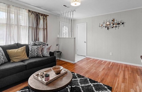 East Ridge House | Forget your worries in this spacious and serene space