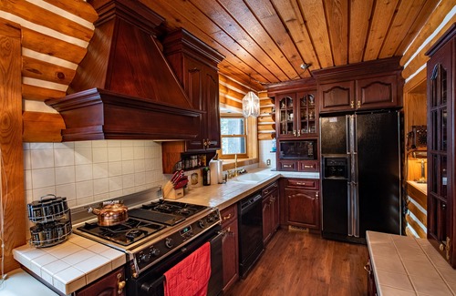 Mayfield Cabin | 🦌 Forks River Lodge – Private Boardman Riverfront | Game Room | Pet-Friendly