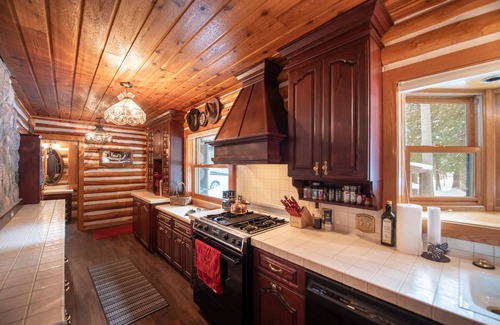 Mayfield Cabin | 🦌 Forks River Lodge – Private Boardman Riverfront | Game Room | Pet-Friendly