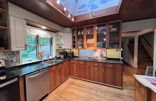 Great Falls House | Former family residence on 5 acres