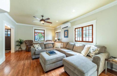 Fort Grounds House | Fort Grounds House Near Lake