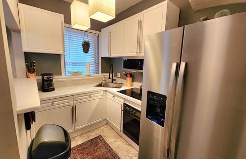 Mission Hill Apartment | Fort Hill Inn- 2 bedroom Duplex, With a touch of modernity! Minutes to Center