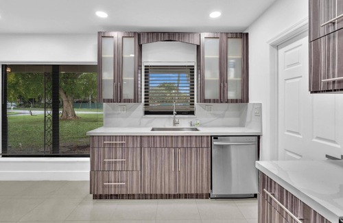 Plantation House | FORT LAUDERDALE OASIS Spacious 5-bedroom 3 bathrooms house with pool/hottub n