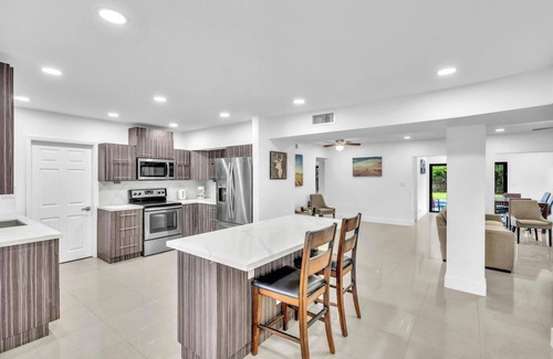 Plantation House | FORT LAUDERDALE OASIS Spacious 5-bedroom 3 bathrooms house with pool/hottub n