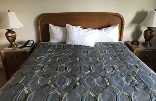Barrier Island Resort | Fort Lauderdale Beach - 2 bedroom, 2 bath, condo 700 feet from beach, sleeps 8