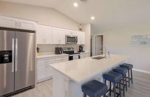 San Carlos Park House | Fort Myers Home sleeps 8-10 near RSW & Beaches