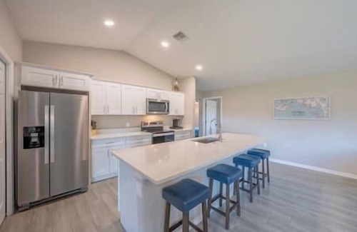 San Carlos Park House | Fort Myers Home sleeps 8-10 near RSW & Beaches