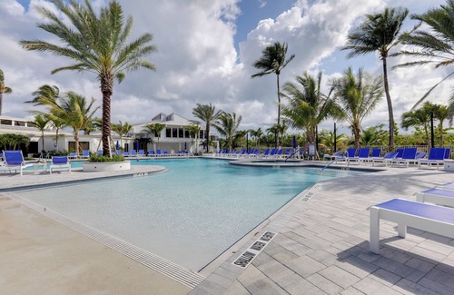 Fort Pierce Condo | Fort Pierce Condo w/Screened Porch: Walk to Beach
