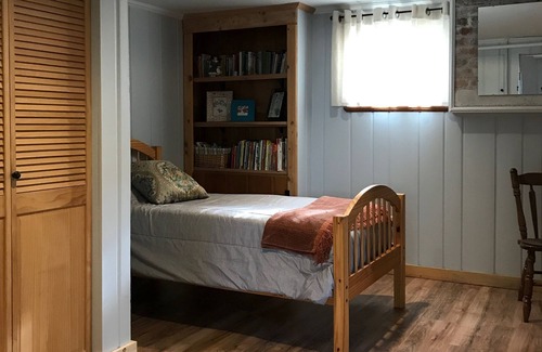Moscow Apartment | Fort Russell Cottage Basement Suite