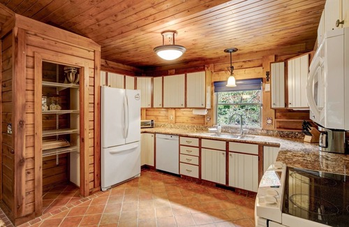 Glenn House | Fort Sassafras - Private Hot Tub, Lake Michigan Beach, Fire Pit, Deck