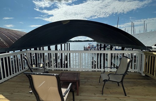 Fort Walton Beach House | Fort Walton Beach Boat House- Bring your Boat! Minutes from Crab Island by Boat!