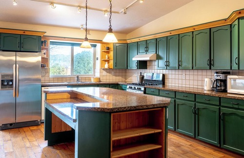 Langley House | Fort Wine Manor: 10 Guest Rental Home