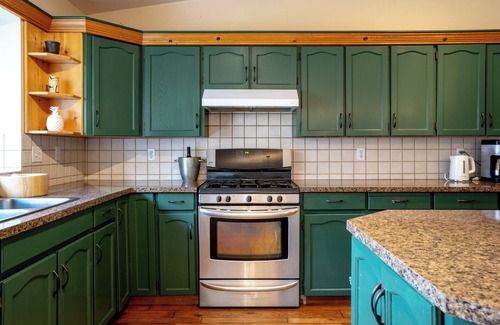 Langley House | Fort Wine Manor: 10 Guest Rental Home