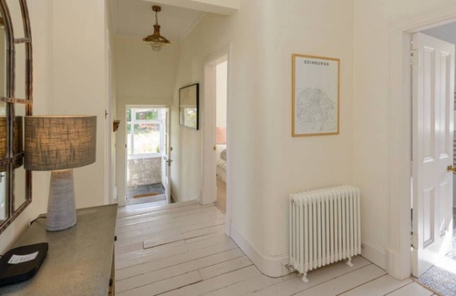 North Berwick Apartment | Forthview - traditional 2 bedroom apartment