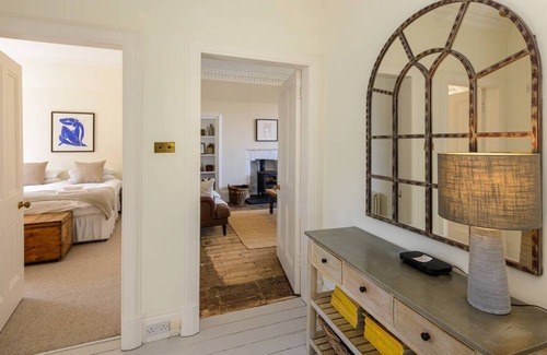 North Berwick Apartment | Forthview - traditional 2 bedroom apartment