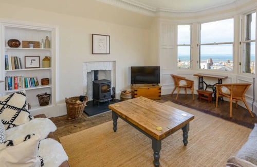 North Berwick Apartment | Forthview - traditional 2 bedroom apartment