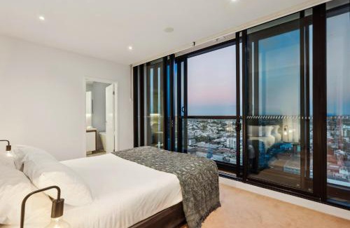 Fortitude Valley Apartment | Fortitude Valley 3-Bed, Top Floor and Bridge View