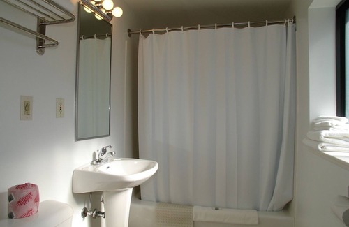 Wauwatosa Hotel | Forty Winks Inn LLC