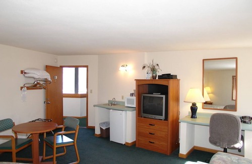 Wauwatosa Hotel | Forty Winks Inn LLC