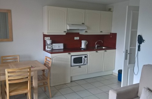 Fouesnant Apartment | Fouesnant, pool view apartment 200 m from the beach of Beg Meil