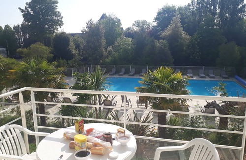 Fouesnant Apartment | Fouesnant, pool view apartment 200 m from the beach of Beg Meil