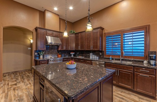 Fountain Hills House | Fountain Hills Lux Home w/Million $ Views, Htd Pvt Pool, King Beds & TVs All BRs, Near Scottsdale