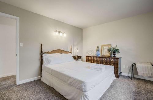 Colorado Springs Apartment | Fountain Mountain Trails & Wildlife BBQ Fire Pit