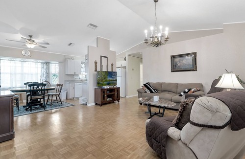 Warm Mineral Springs House | "Fountain of Youth" 2 bedroom 3 bath, bikes, BBQ