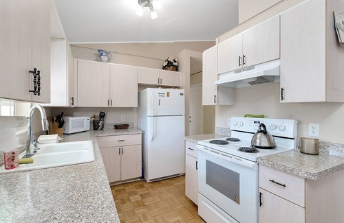 Warm Mineral Springs House | "Fountain of Youth" 2 bedroom 3 bath, bikes, BBQ