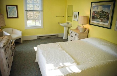 Lake Leelanau Resort | Fountain Point - Hotel Room 1