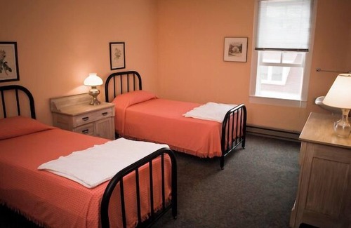 Lake Leelanau Resort | Fountain Point - Hotel Room 6