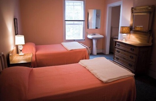 Lake Leelanau Resort | Fountain Point - Hotel Room 7