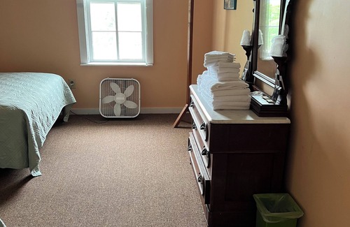 Lake Leelanau Resort | Fountain Point - Hotel Room 14