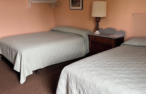 Lake Leelanau Resort | Fountain Point - Hotel Room 14