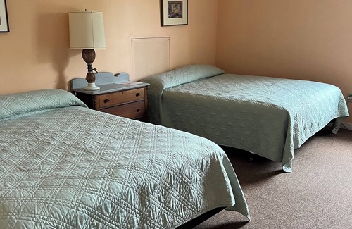 Lake Leelanau Resort | Fountain Point - Hotel Room 14