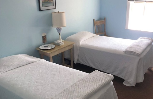Lake Leelanau Resort | Fountain Point - Hotel Room 16