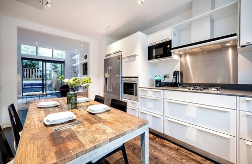 Camden Town with Primrose Hill House | Four Bedroom Dream and Graeat WiFi