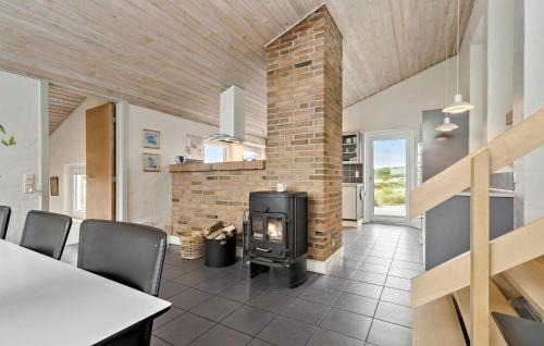 Bjerregard Strand House | Four-Bedroom Holiday Home In Hvide Sande