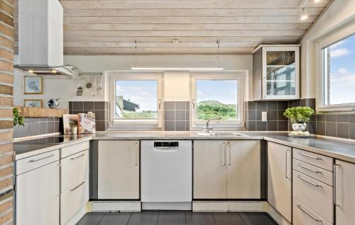 Bjerregard Strand House | Four-Bedroom Holiday Home In Hvide Sande