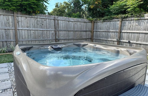 Gainesville House | Four Bedrooms, Hot Tub + Pool.