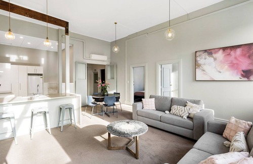 Dunedin City Centre Apartment | Four Bedrooms Over Looking Queens Gardens