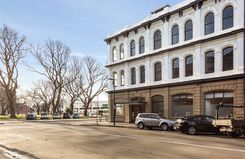 Dunedin City Centre Apartment | Four Bedrooms Over Looking Queens Gardens