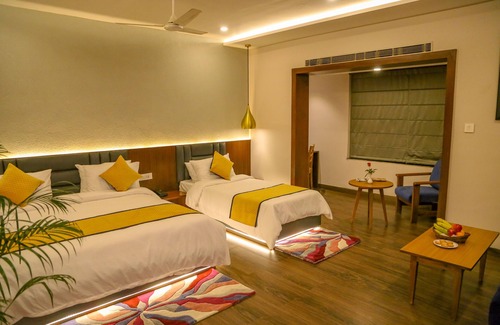 Varanasi Resort | Four Leaf Hotel Sapphire Blue