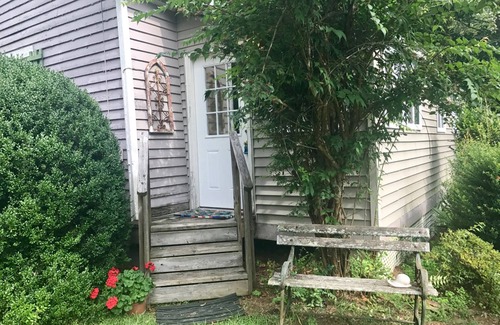 Saluda House | FOUR NIGHT MINIMUM Historic 2BR 1BA Cottage walk to Downtown Saluda