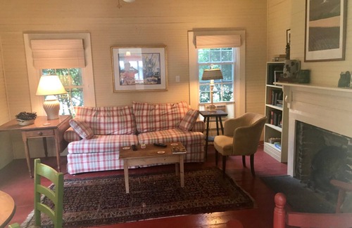 Saluda House | FOUR NIGHT MINIMUM Historic 2BR 1BA Cottage walk to Downtown Saluda
