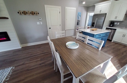 Biloxi House | Four Palms Unit A, 500ft to Beach, Walk 2 Casinos!