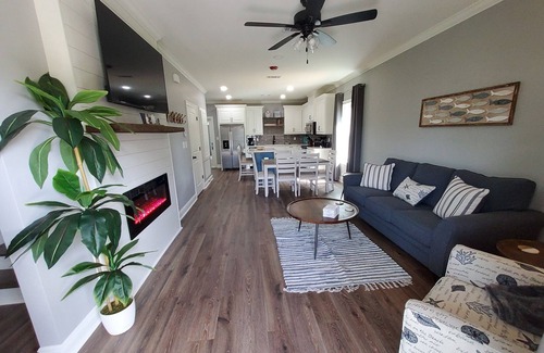 Biloxi House | Four Palms Unit D, 500ft to Beach, Walk 2 Casinos!