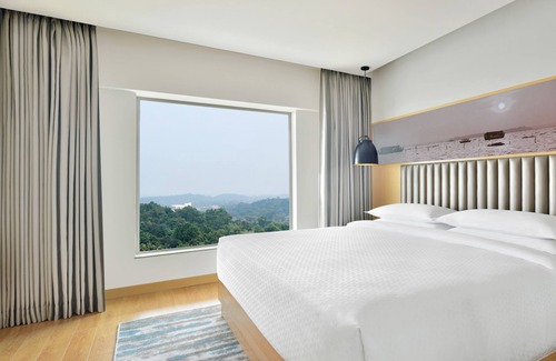 Kakkanad Hotel | Four Points by Sheraton Kochi Infopark