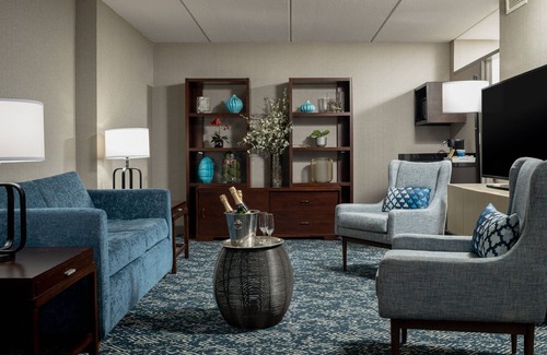 Brown Deer Hotel | Four Points by Sheraton Milwaukee North Shore